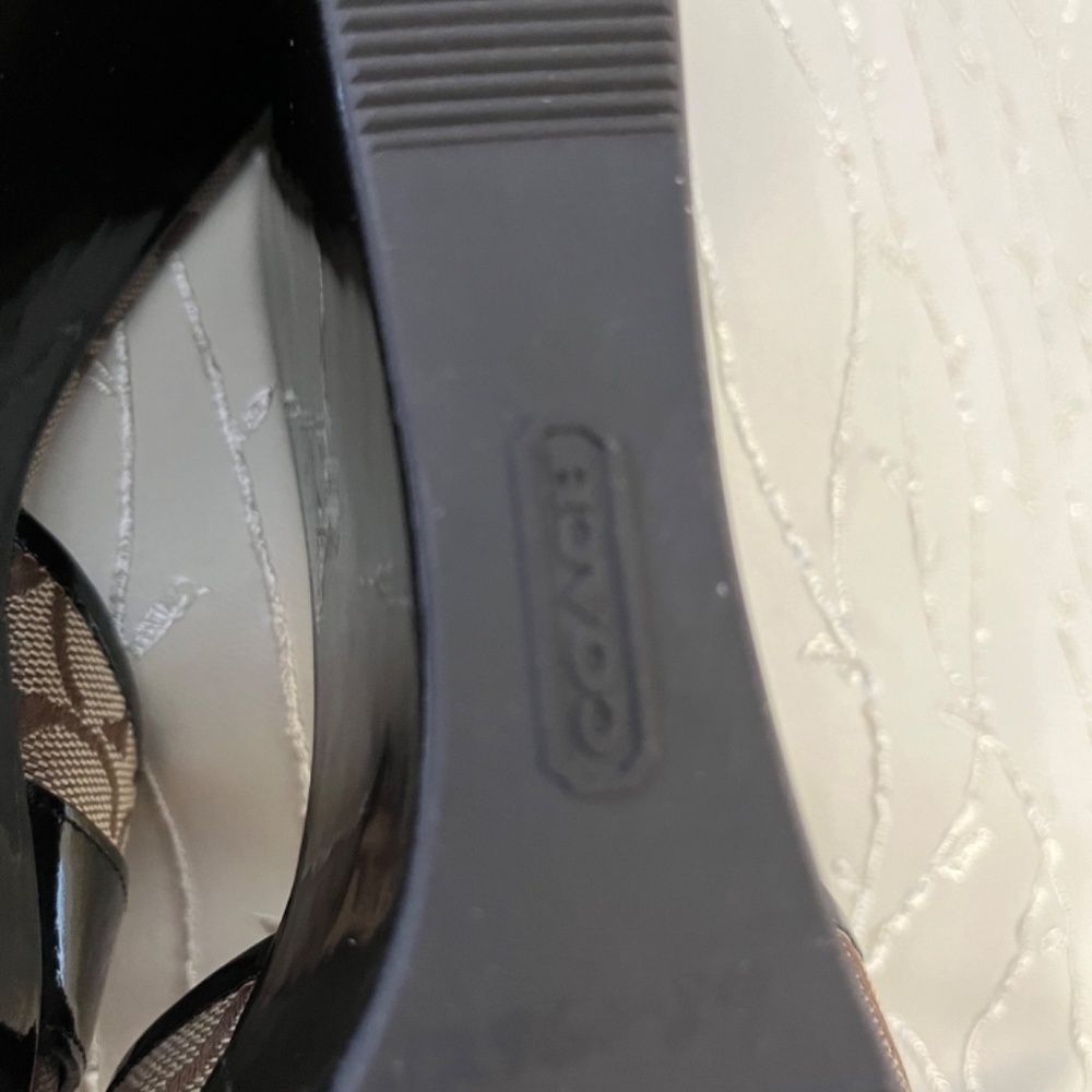 Coach - Picture 5 of 6